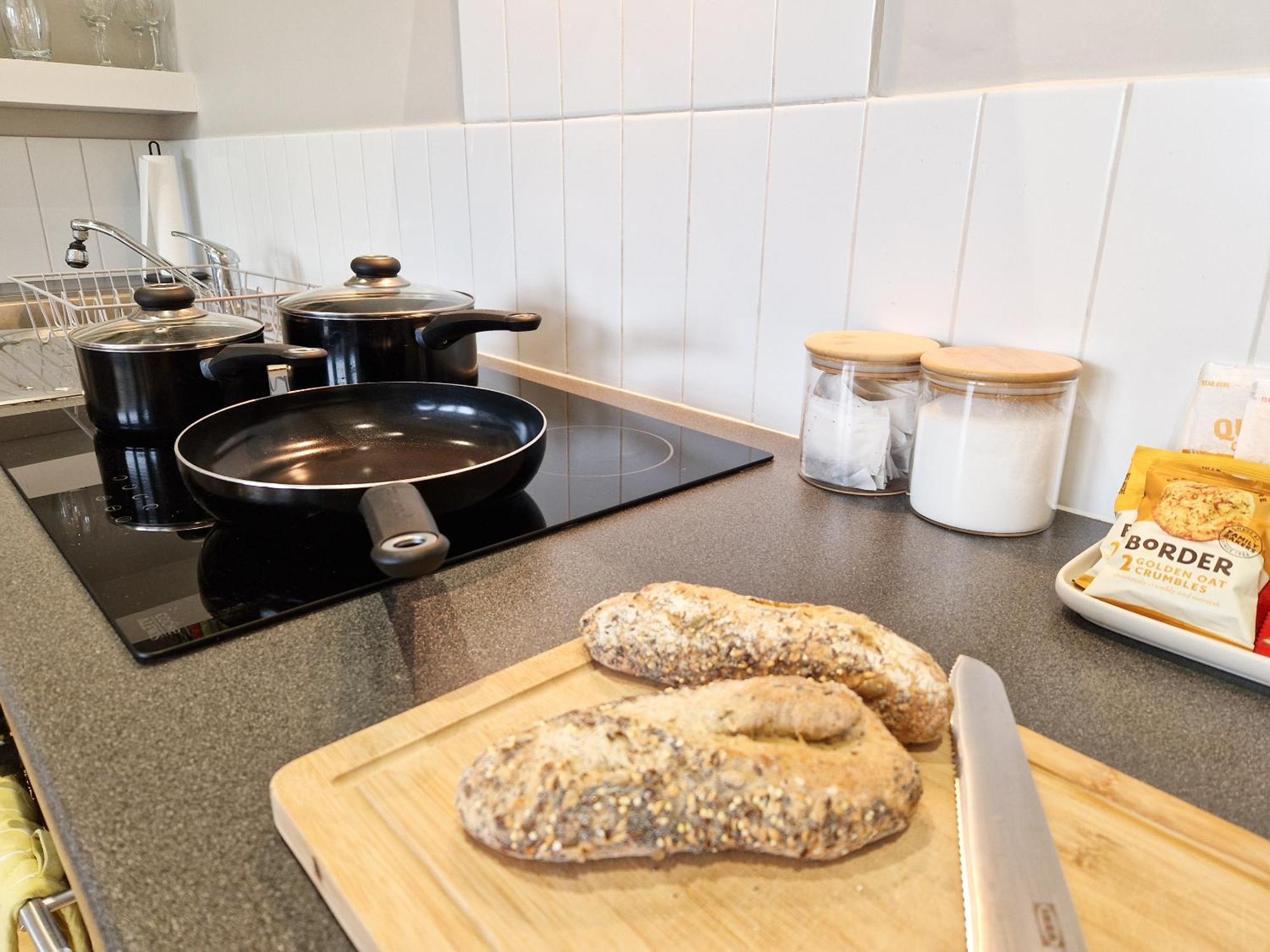 1-bed Apartment, Close To Kensington Olympia With Free Wi-fi & Netflix Londen