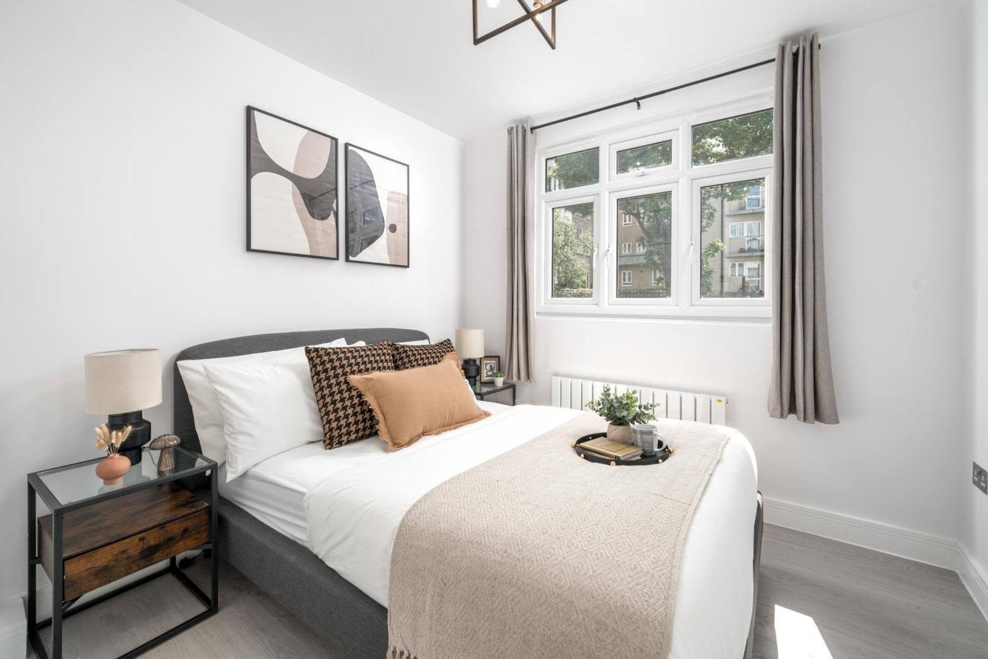 Apartment 3 Bed New House ! Perfect Location- 5 Minutes From Tube Station London