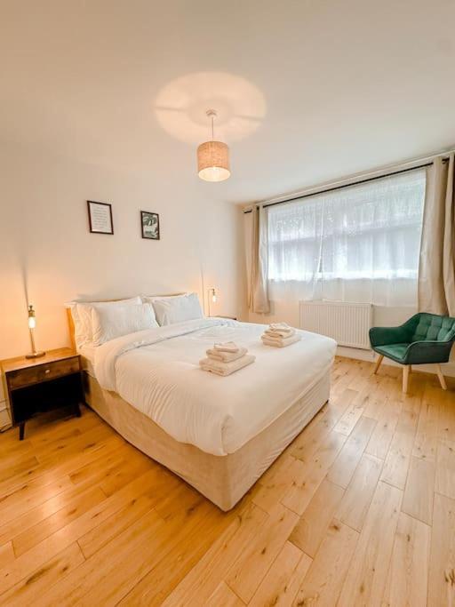 Oasis Split Level Flat In Zone 1 *