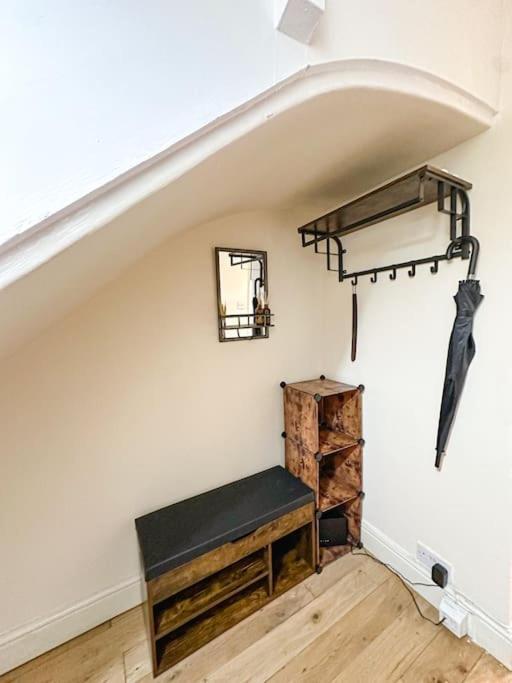 Oasis Split Level Flat In Zone 1 *