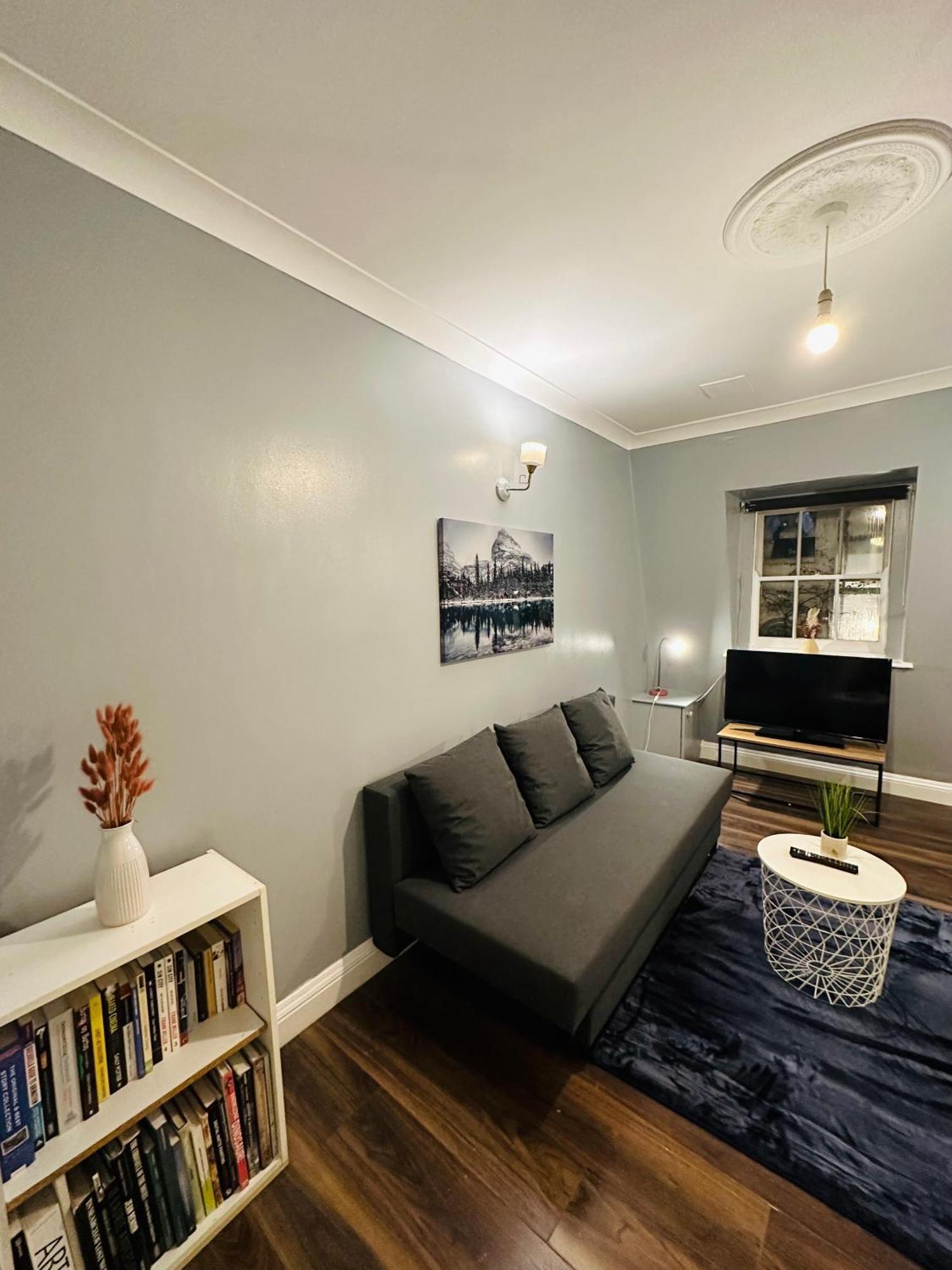 1 Bedroom 1 Living-room In King's Cross Apartment