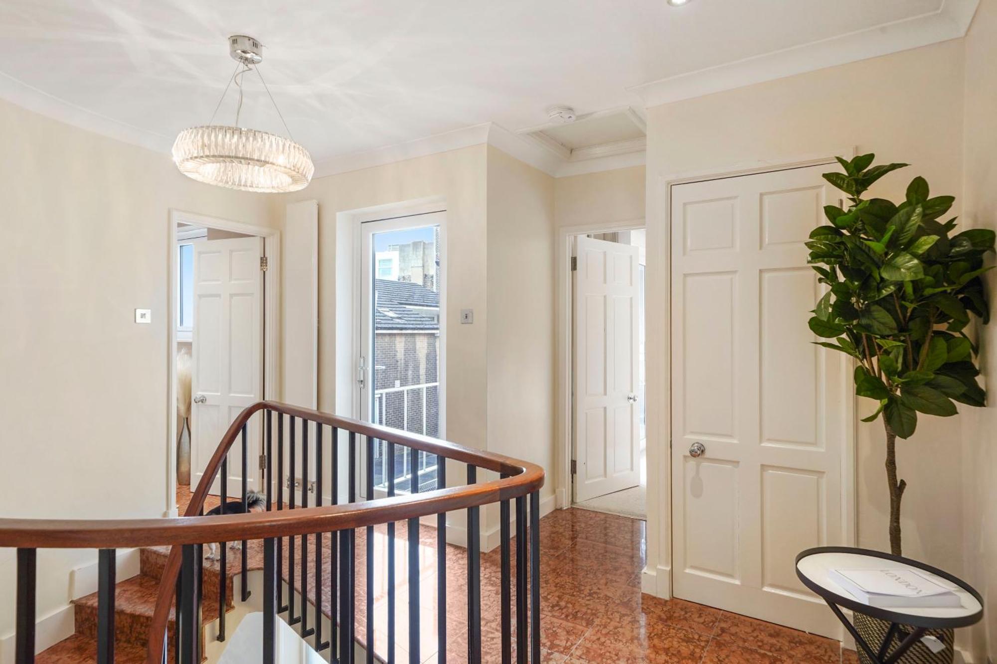 Mews House With Private Patio & Parking * Londres