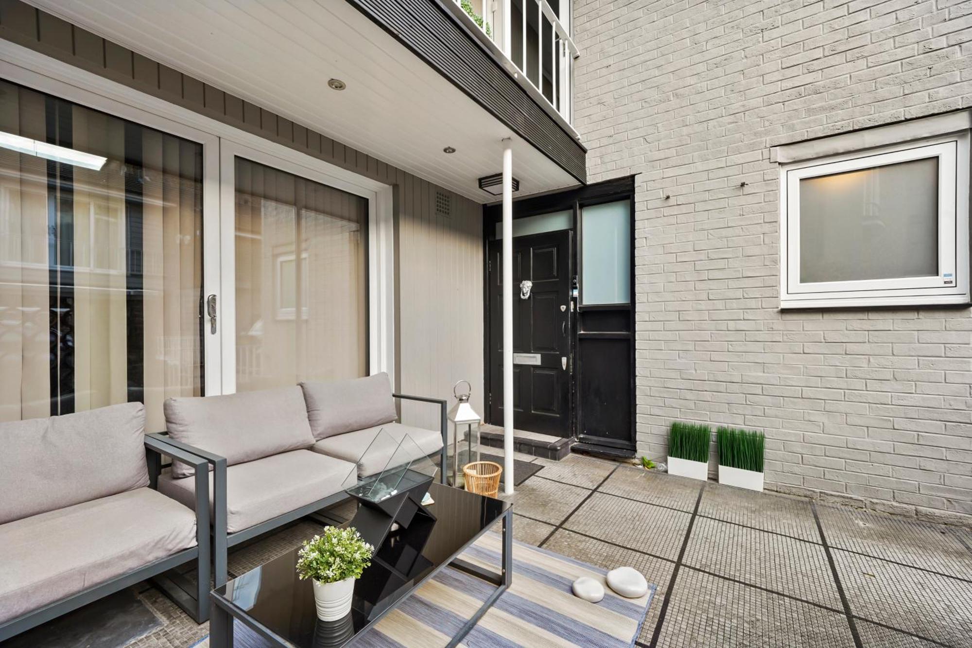 Casa de Férias Mews House With Private Patio & Parking