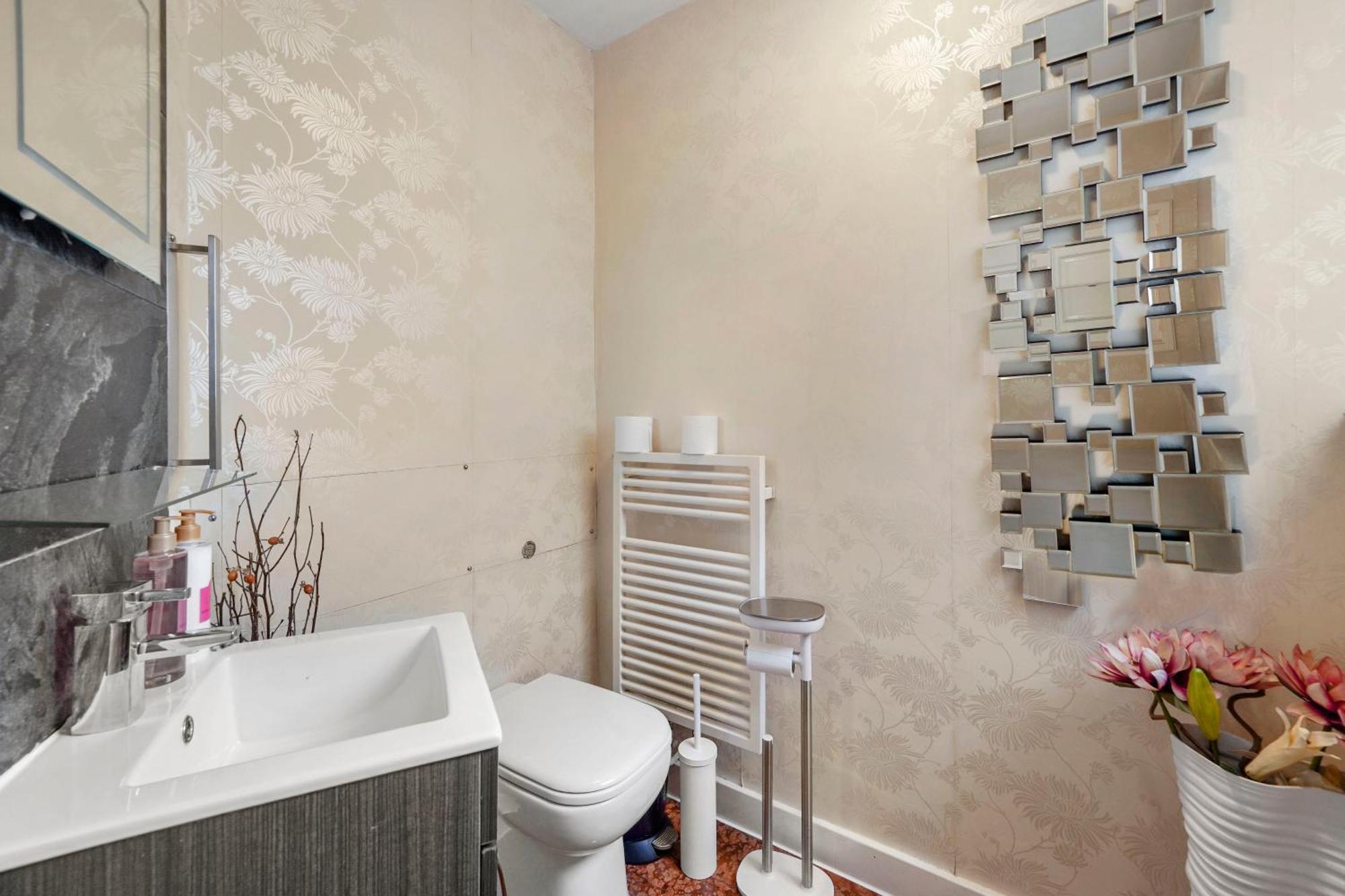 Hébergement de vacances Mews House With Private Patio & Parking *