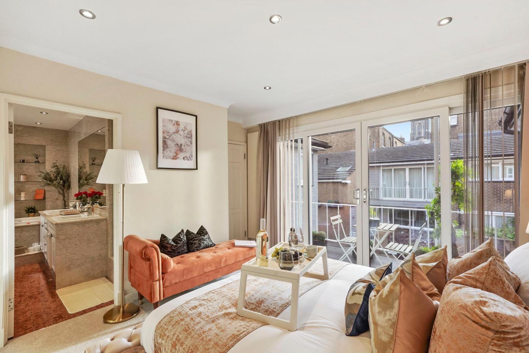 Mews House With Private Patio & Parking * Londres