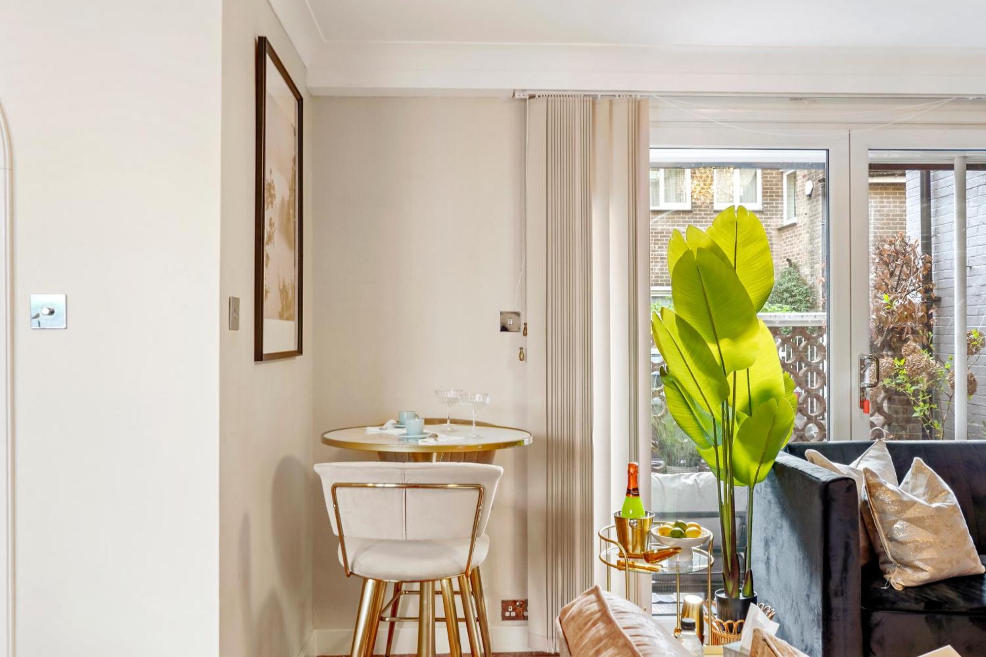 Mews House With Private Patio & Parking Casa de Férias Londres