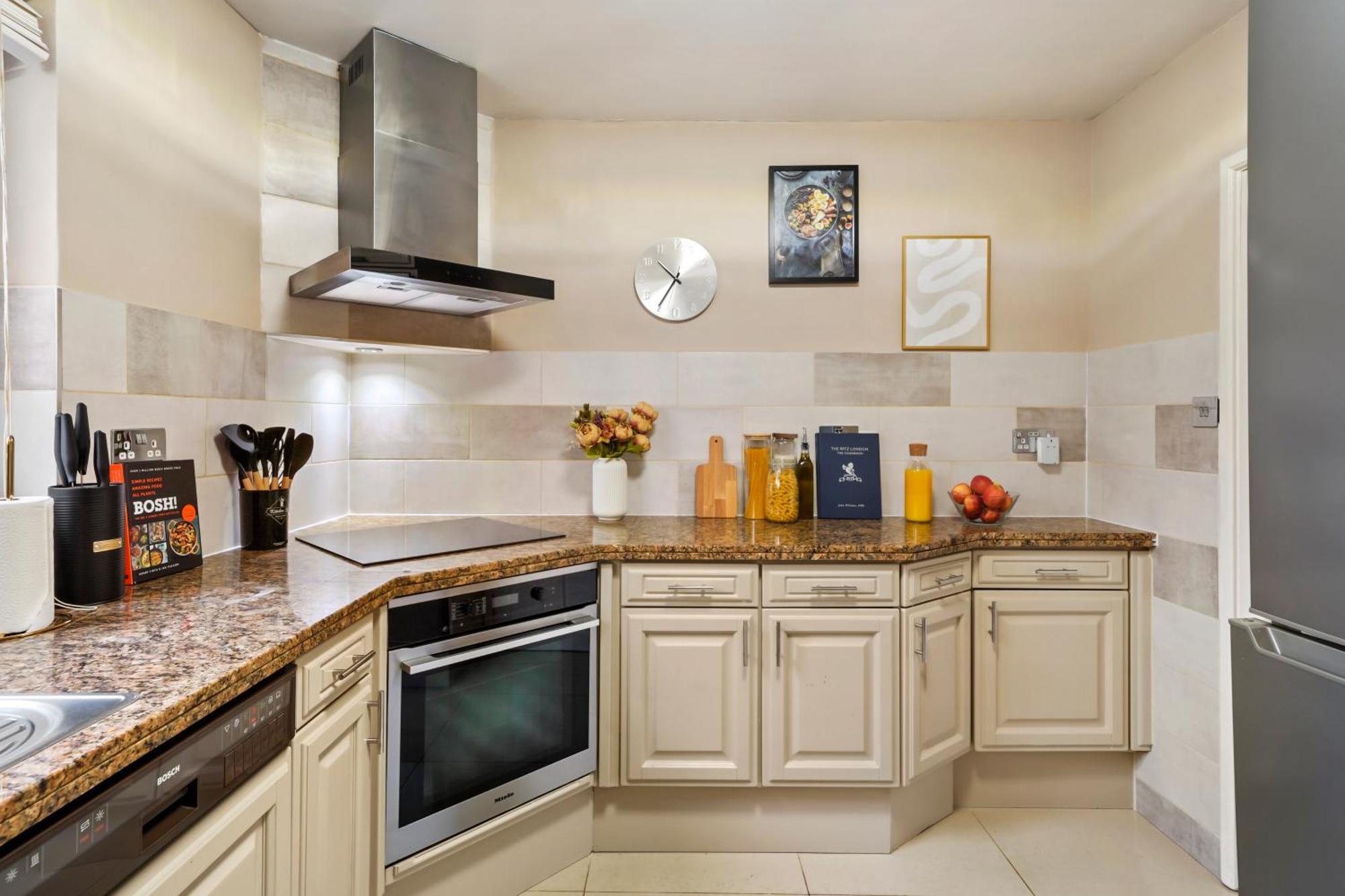 Mews House With Private Patio & Parking Hébergement de vacances Londres