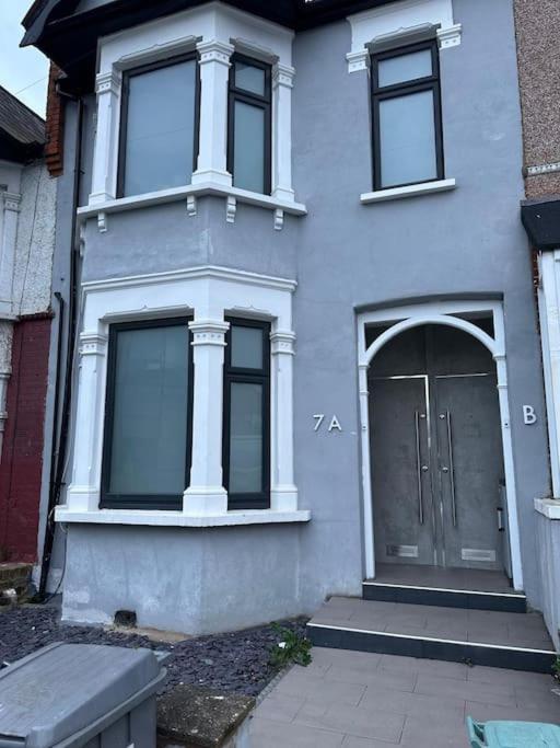 2 Bedroom Flat Wembley Appartement Londres