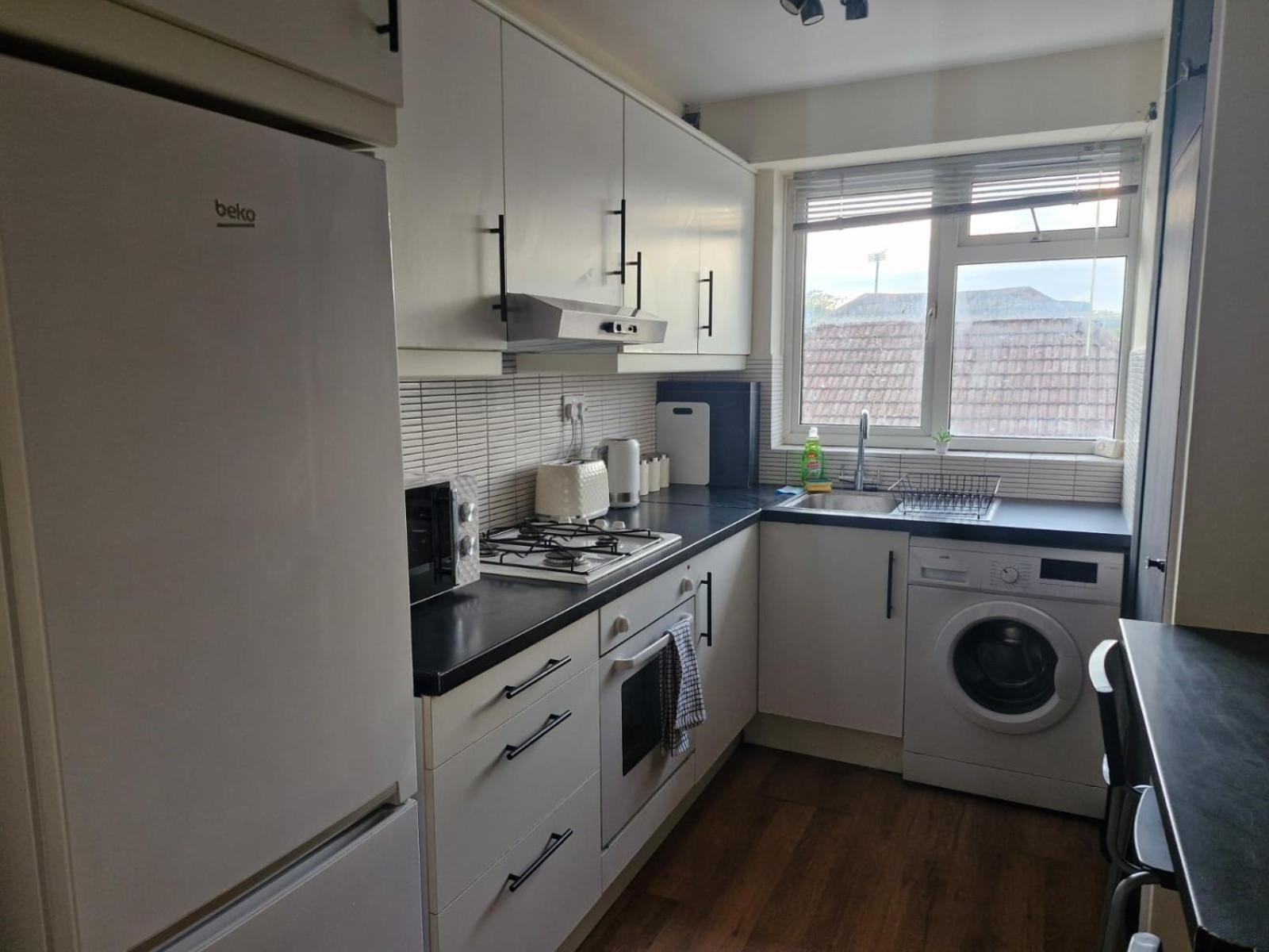 Apartamento Elegant & Spacious 2-bedroom In Wimbledon