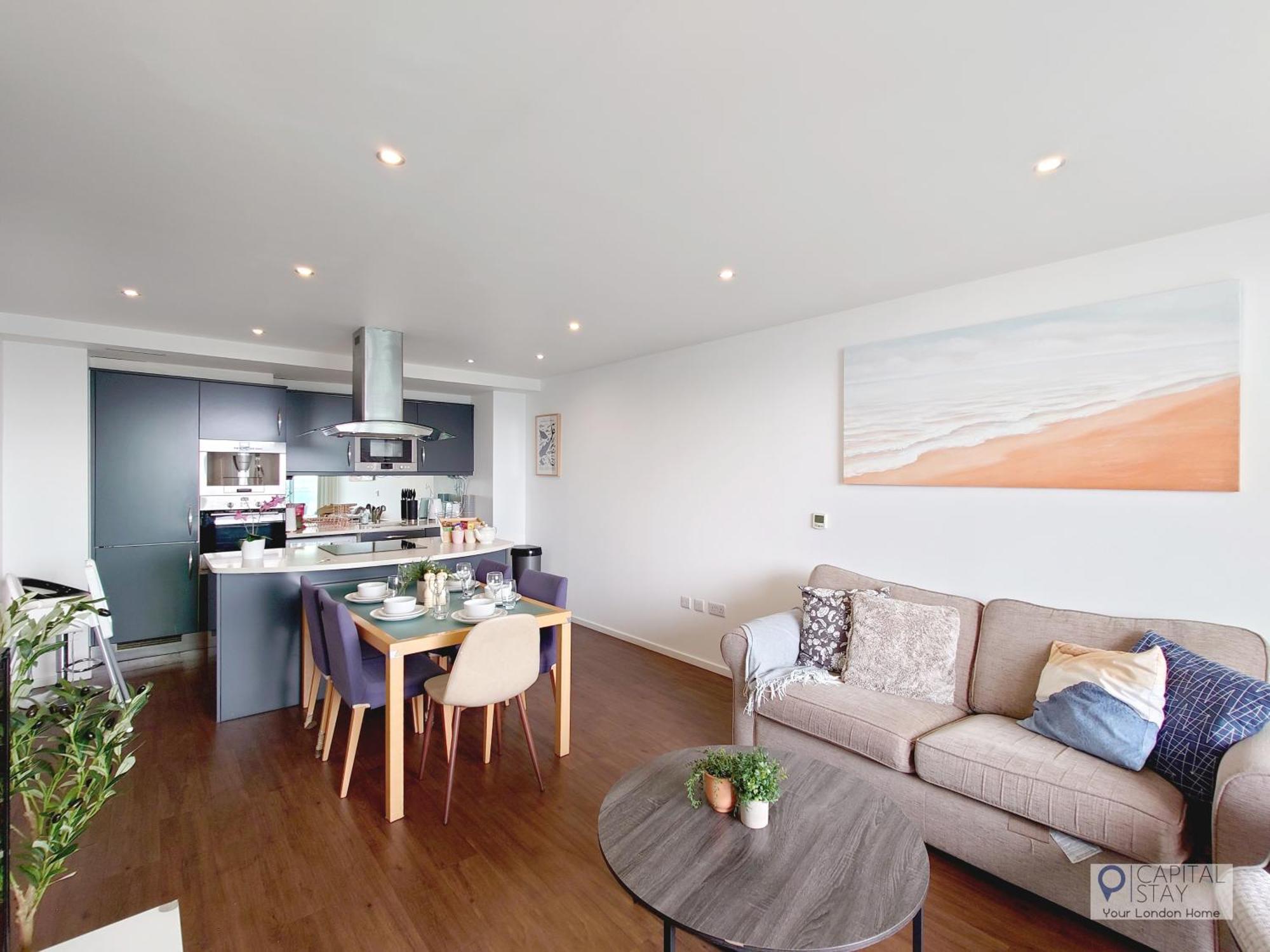 Fully Serviced Two Bed With River View * Londres