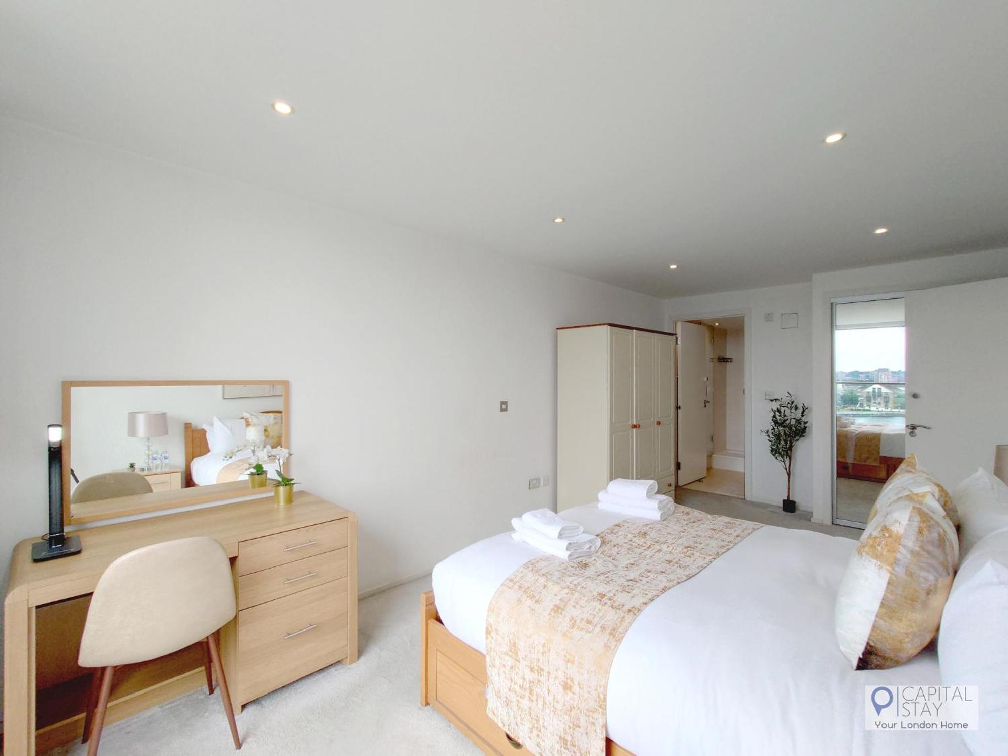 Fully Serviced Two Bed With River View