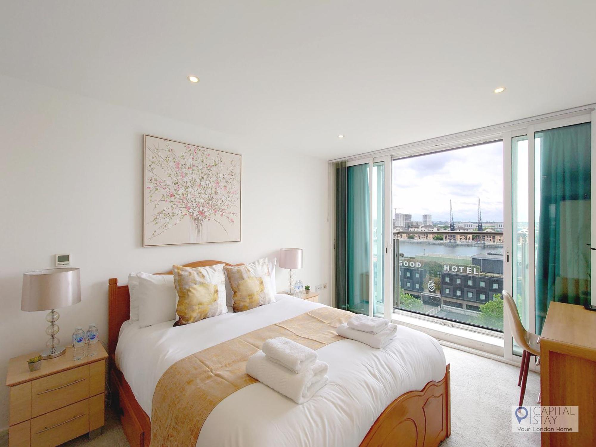 Fully Serviced Two Bed With River View Apartamento