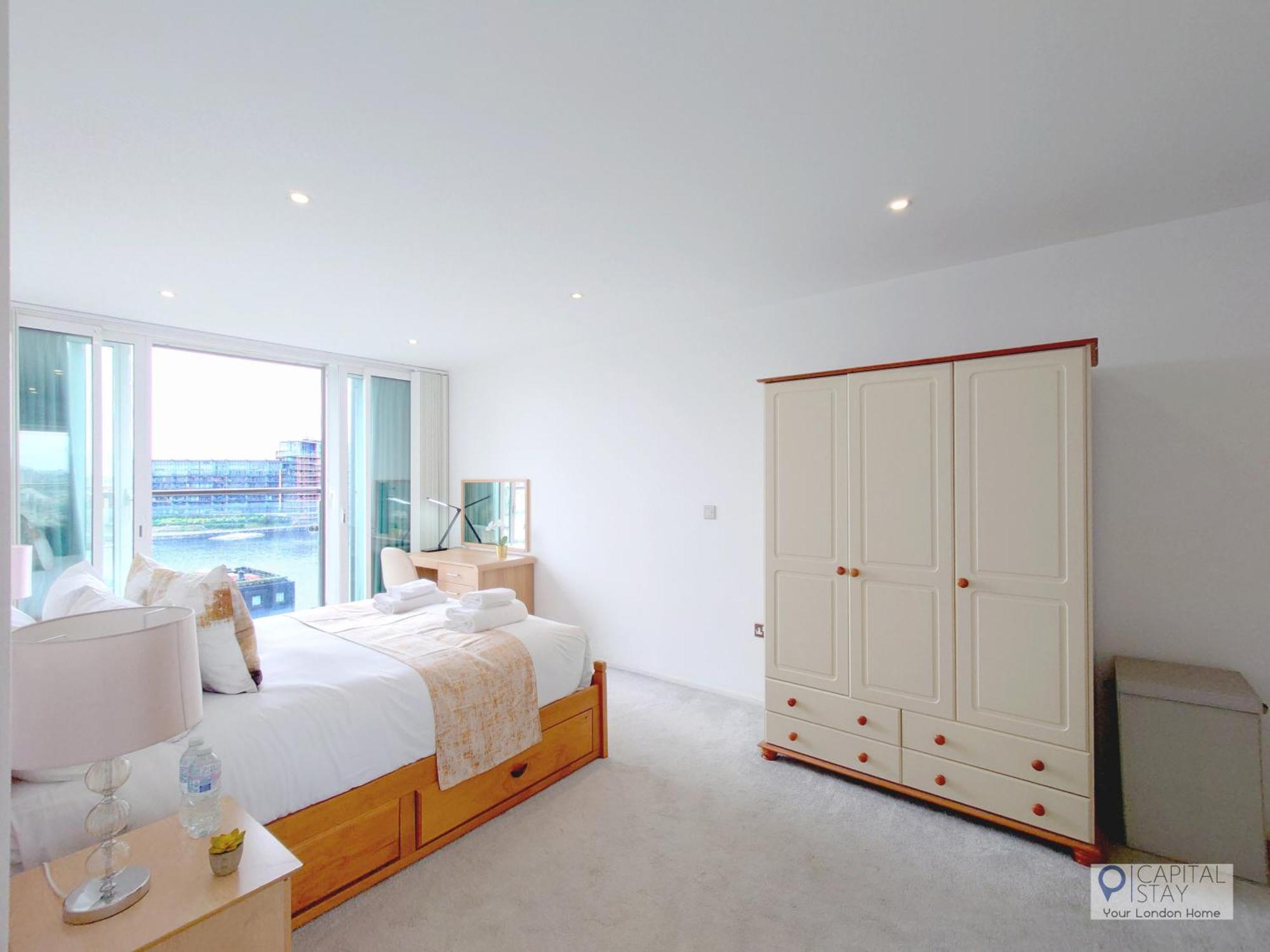 Fully Serviced Two Bed With River View *