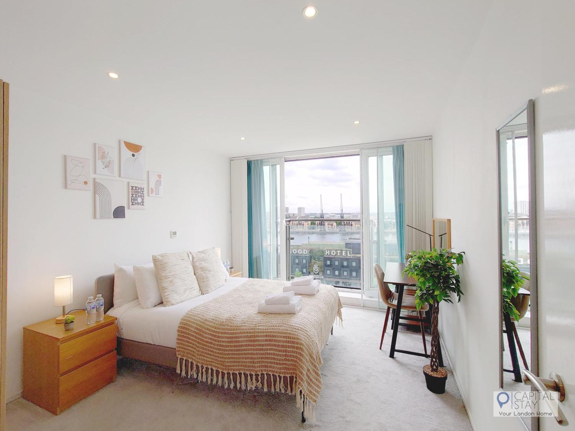 Fully Serviced Two Bed With River View * Londres