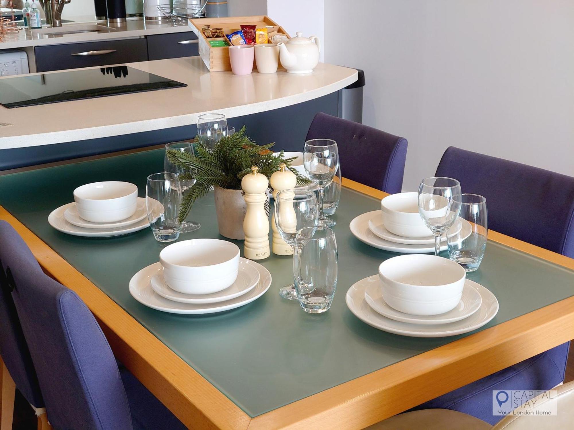 Fully Serviced Two Bed With River View Londres