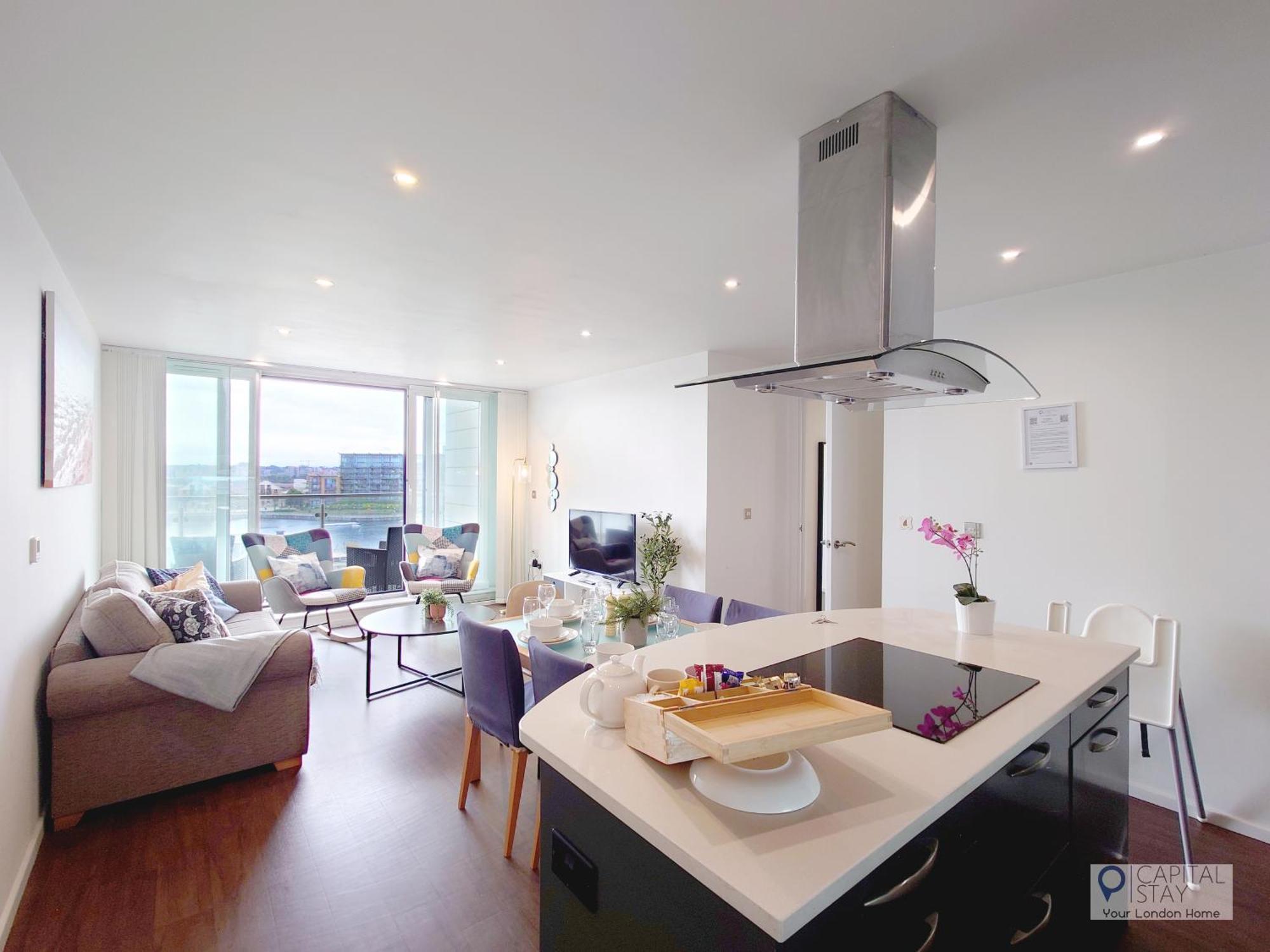 Fully Serviced Two Bed With River View * Londres