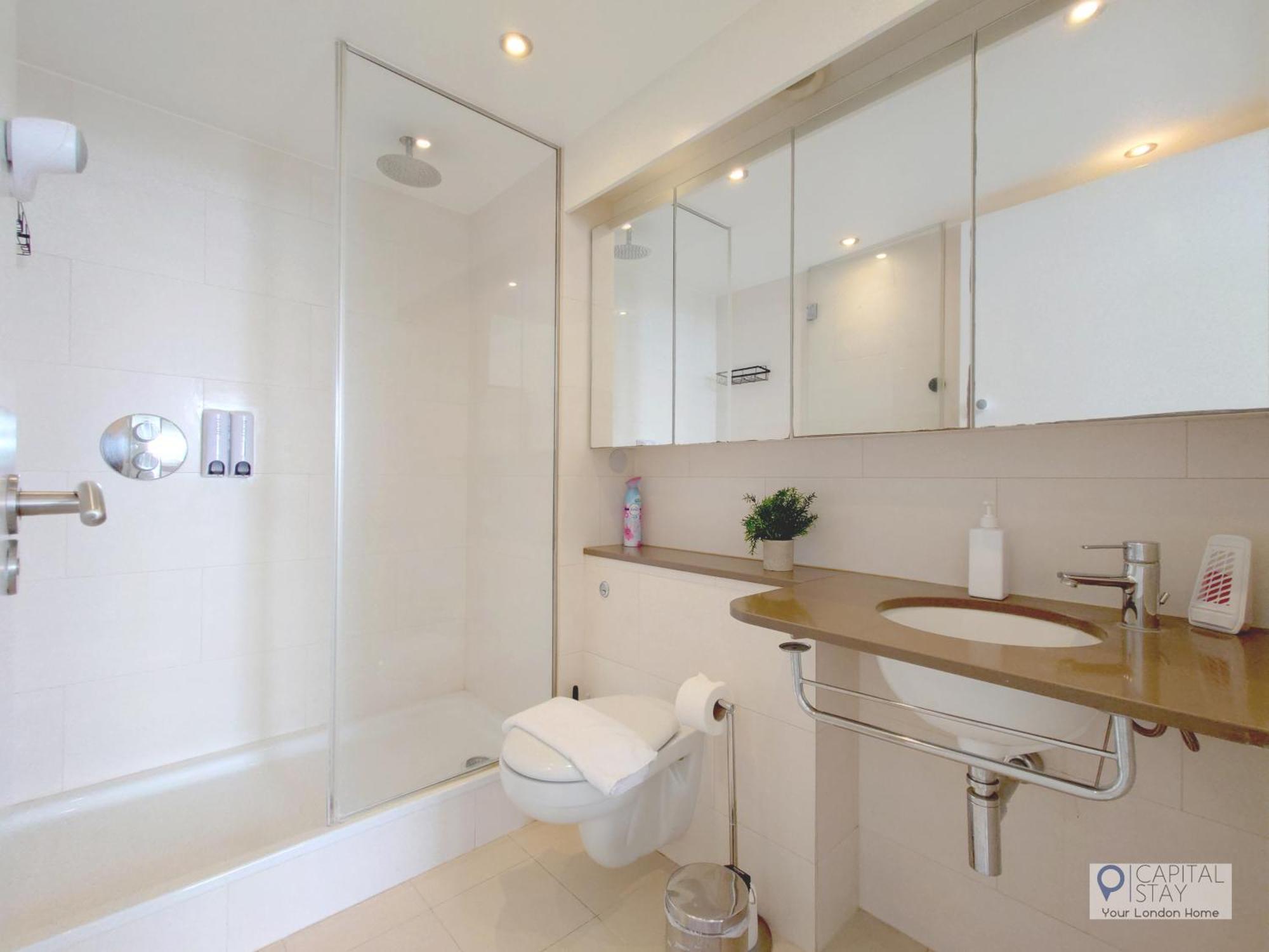 Fully Serviced Two Bed With River View