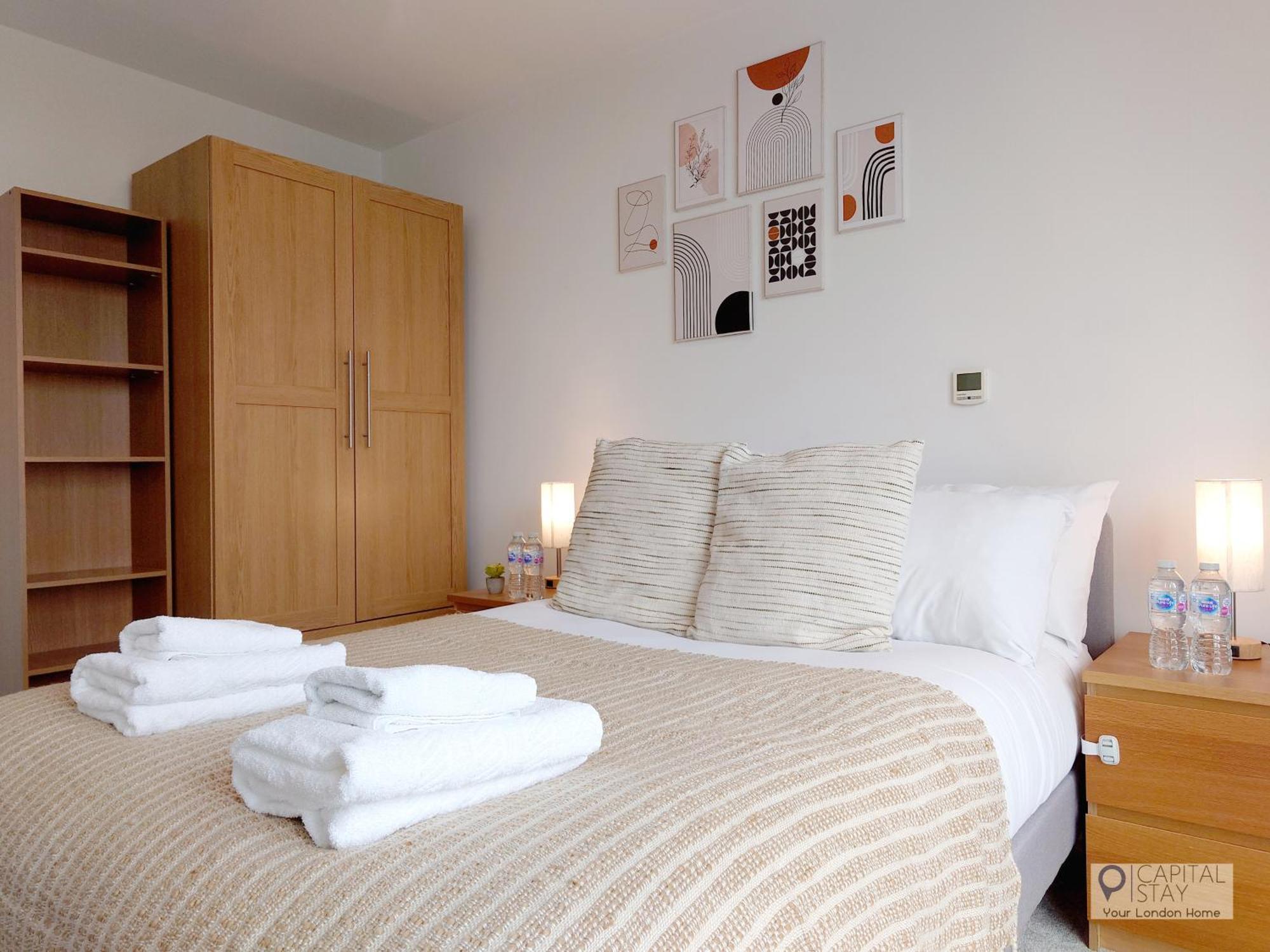 Fully Serviced Two Bed With River View *