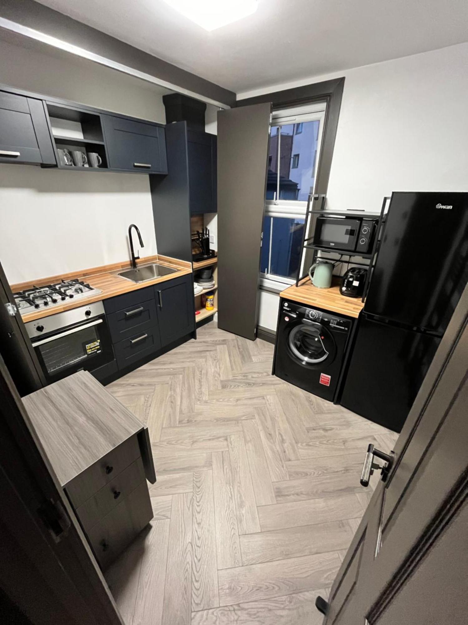 Fabulous 3 Bed - Near Excel - Sleeps 6 - 8 * Londres