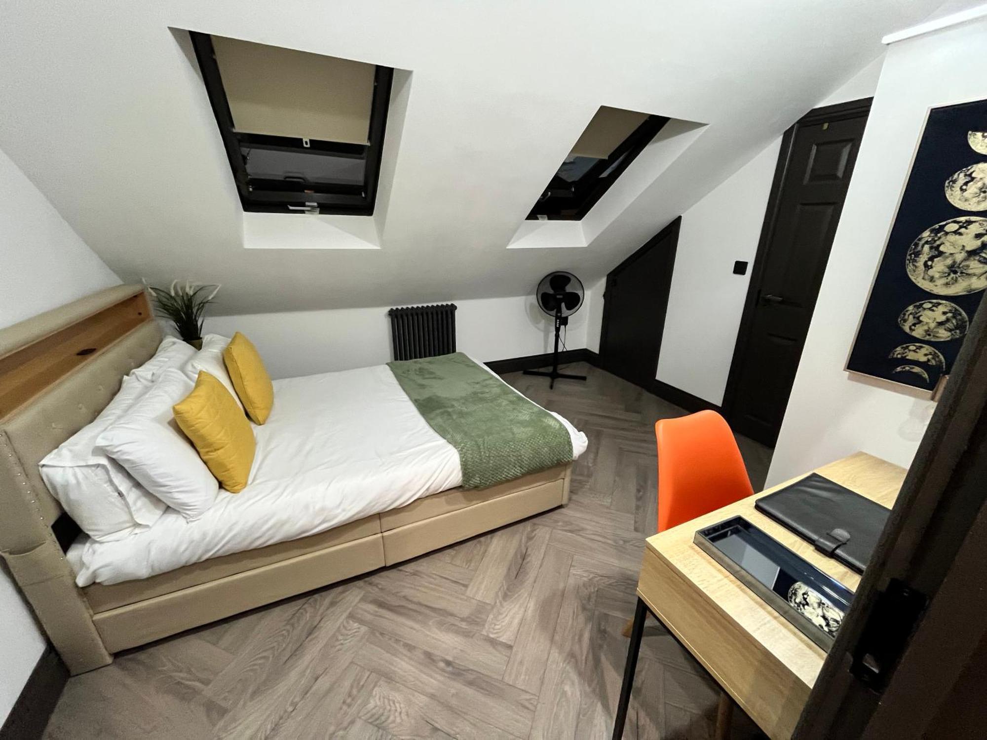 Fabulous 3 Bed - Near Excel - Sleeps 6 - 8
