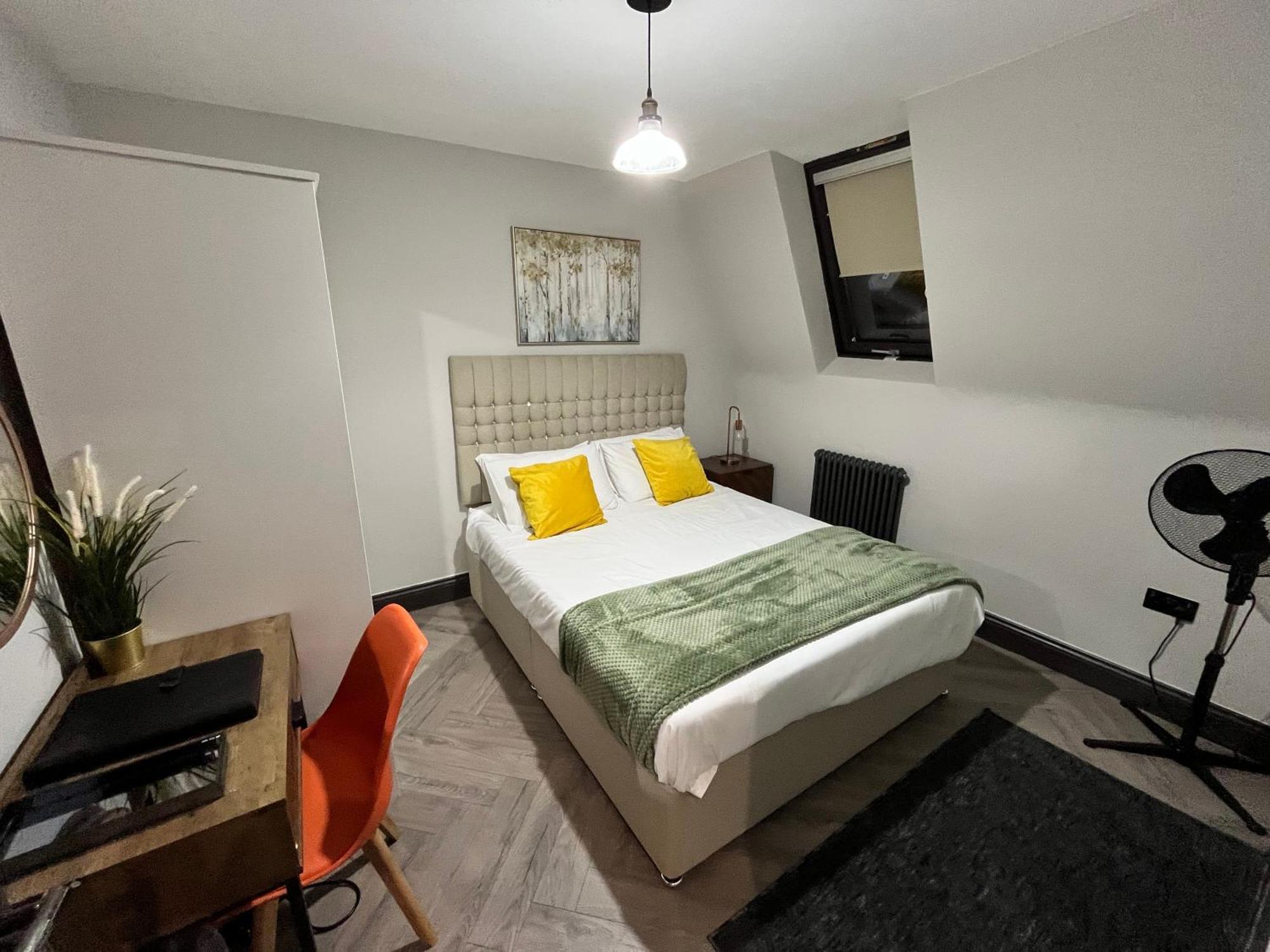 Fabulous 3 Bed - Near Excel - Sleeps 6 - 8 Apartamento