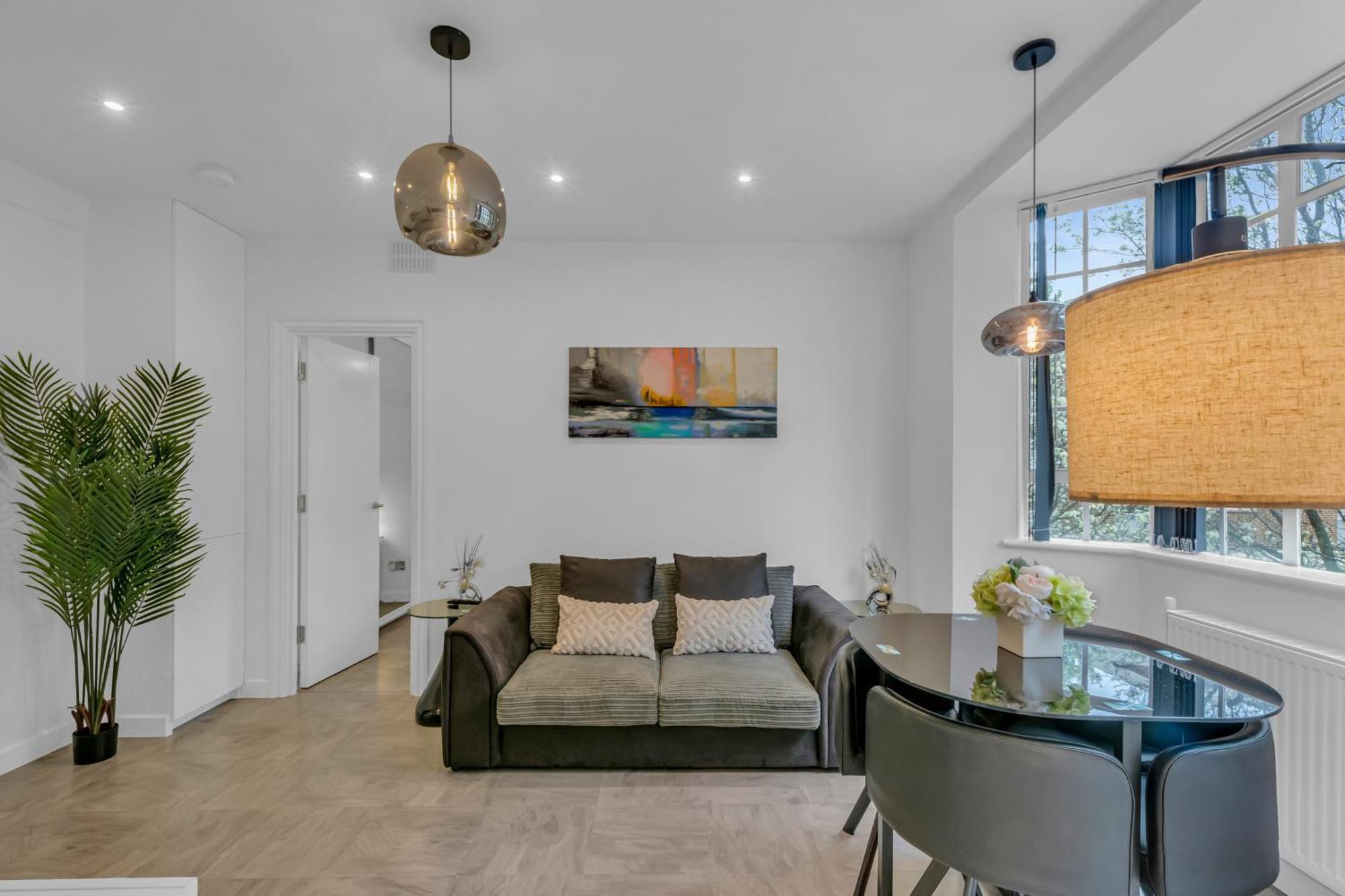 Modern One Bed Serviced In Chelsea