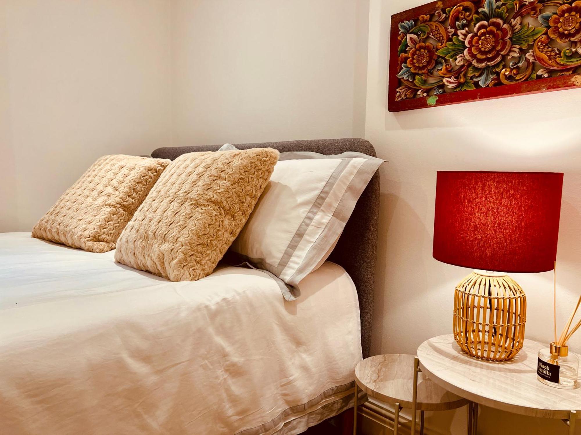 Stylish 2 Bedroom Notting Hill Superstar