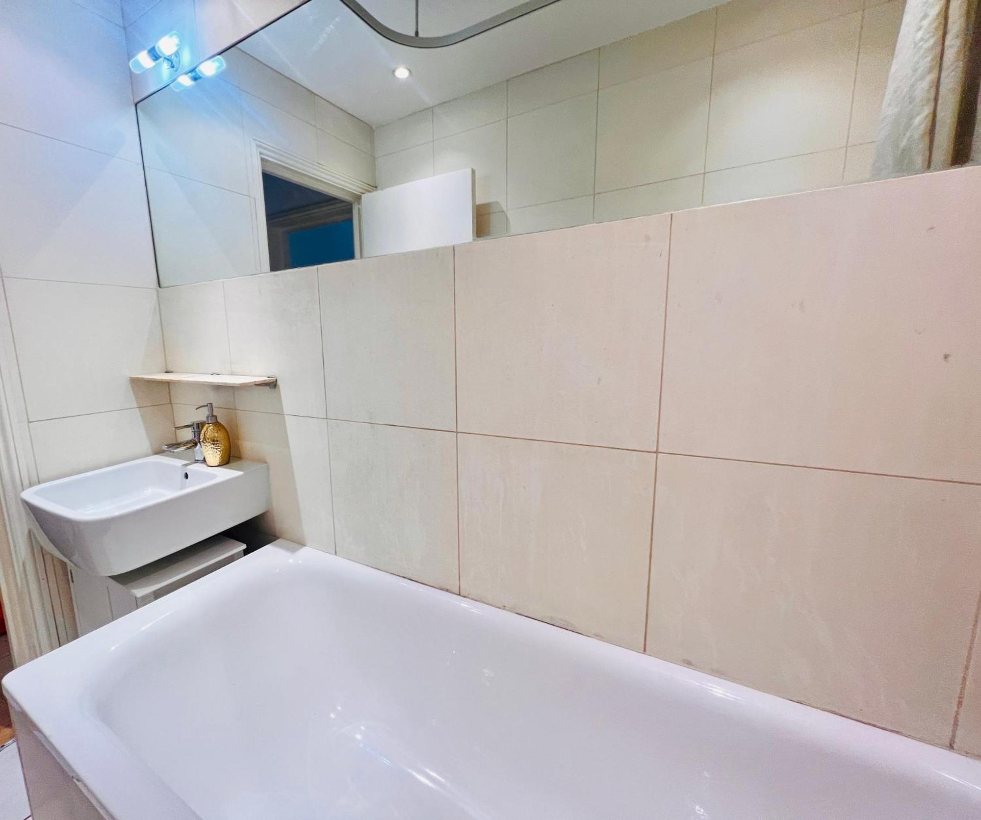 Stylish 2 Bedroom Notting Hill Superstar Apartment *