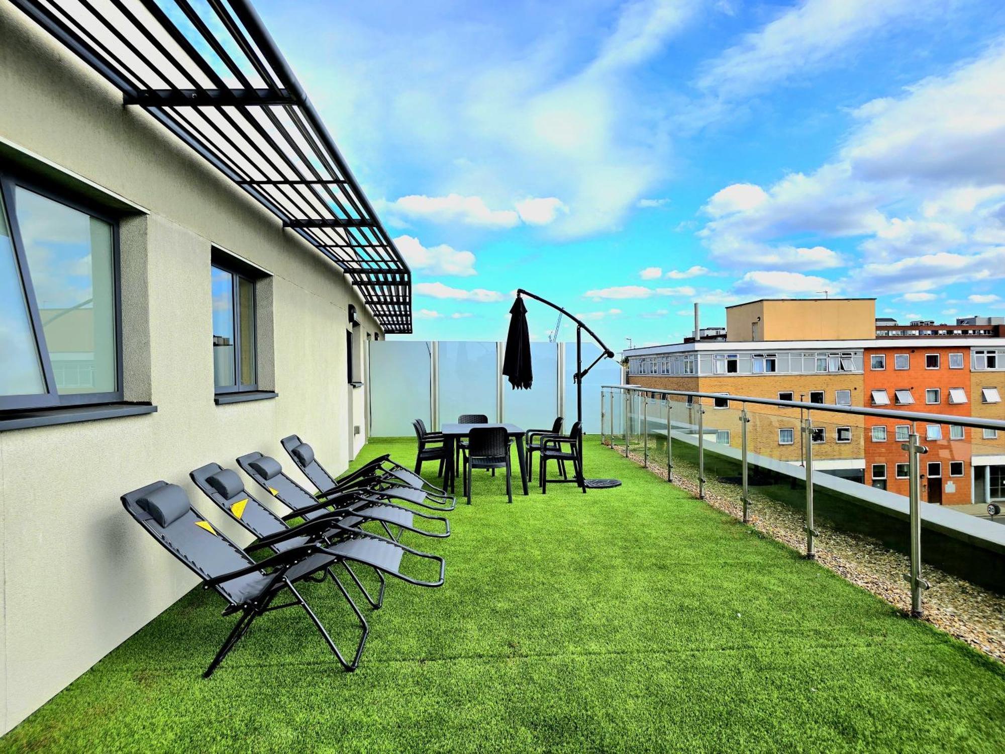 Spectacular 3Br 2Bath Rooftop Sky-Views With Parking * Londres