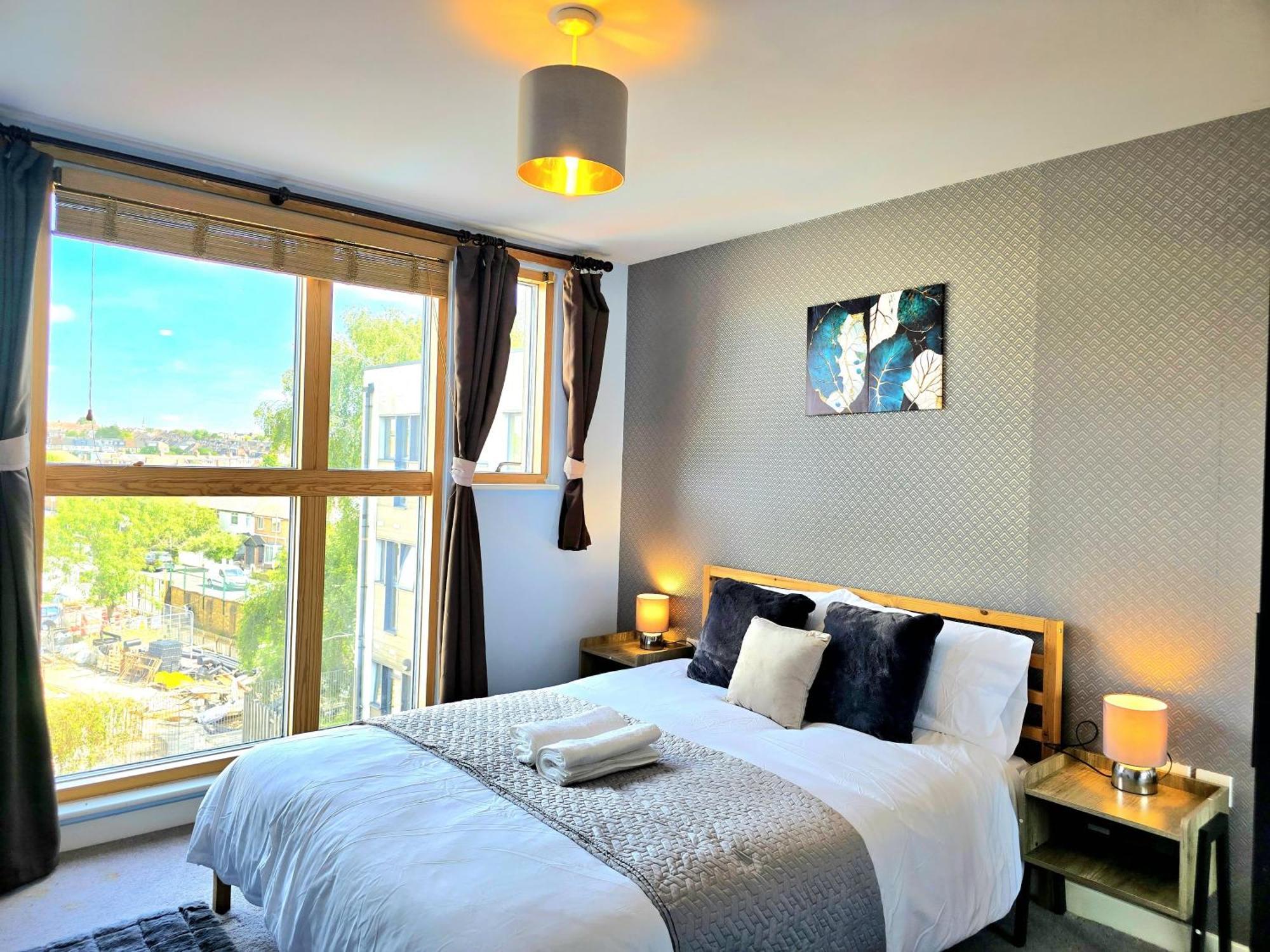 Spectacular 3Br 2Bath Rooftop Sky-Views With Parking Appartement Londres