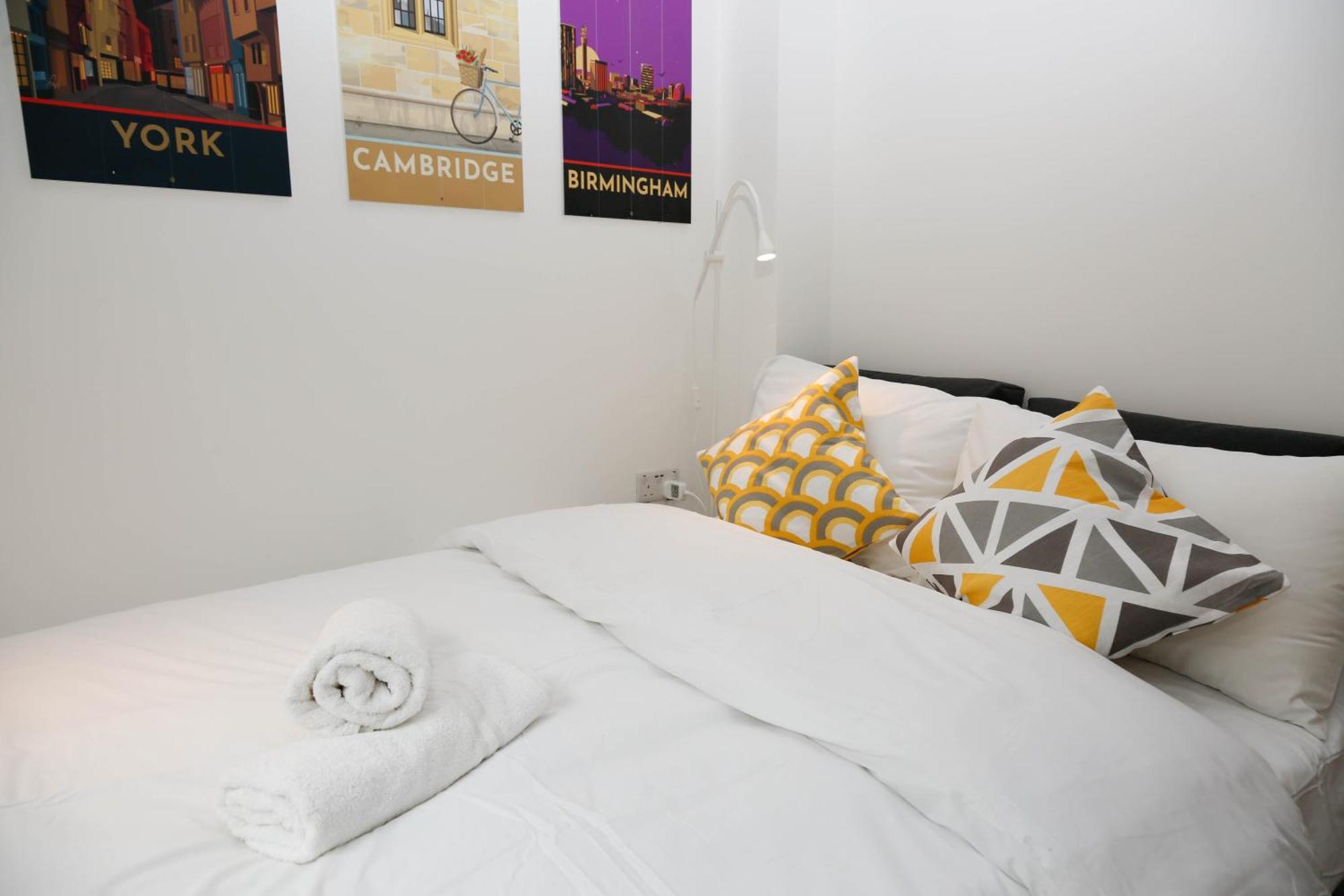 New Luxury In Next To Shops, Cafes, Bars & Metro Apartamento