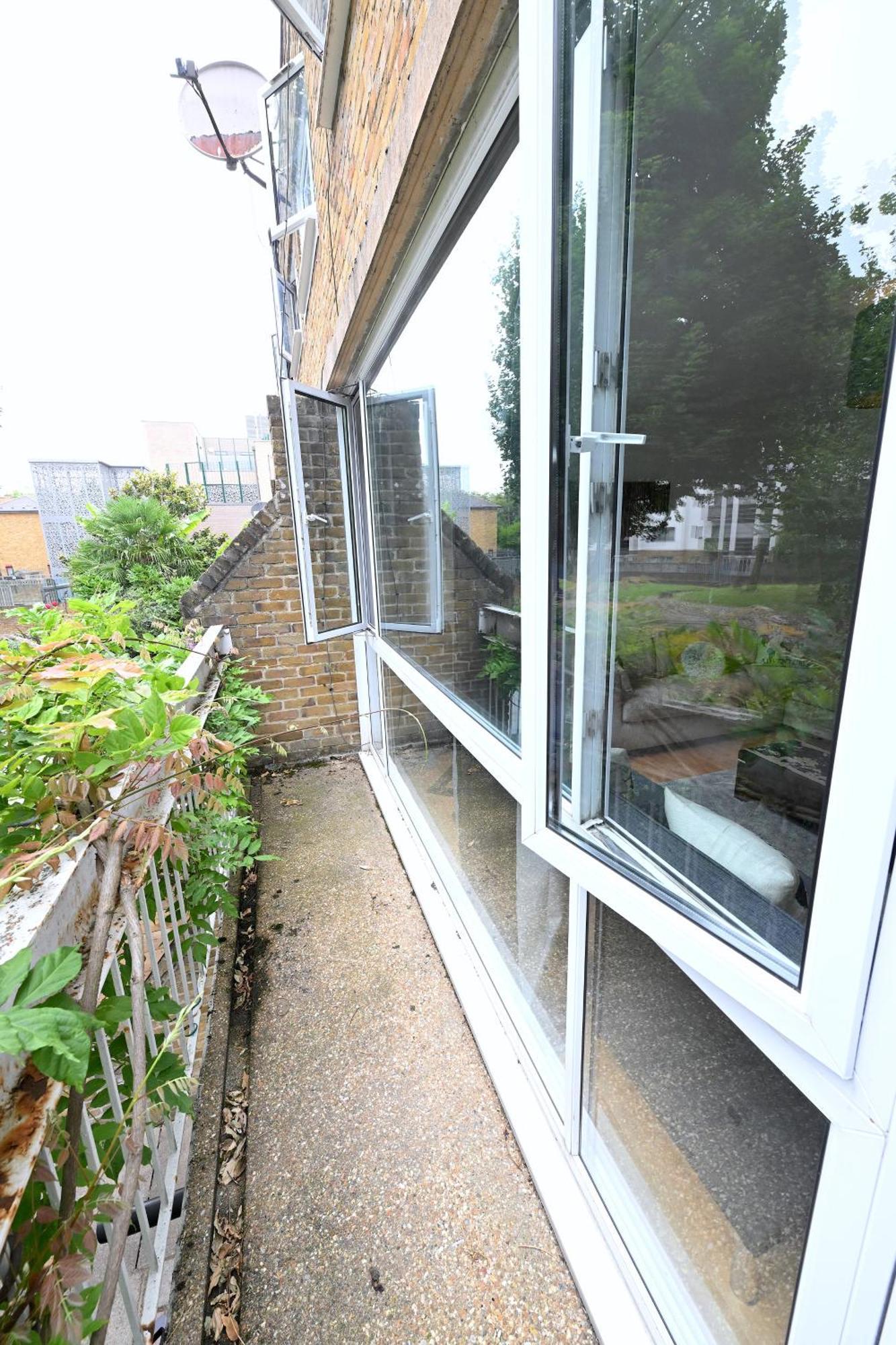 4 Bedroom Patio House Regent's Park - Parking Apartment *