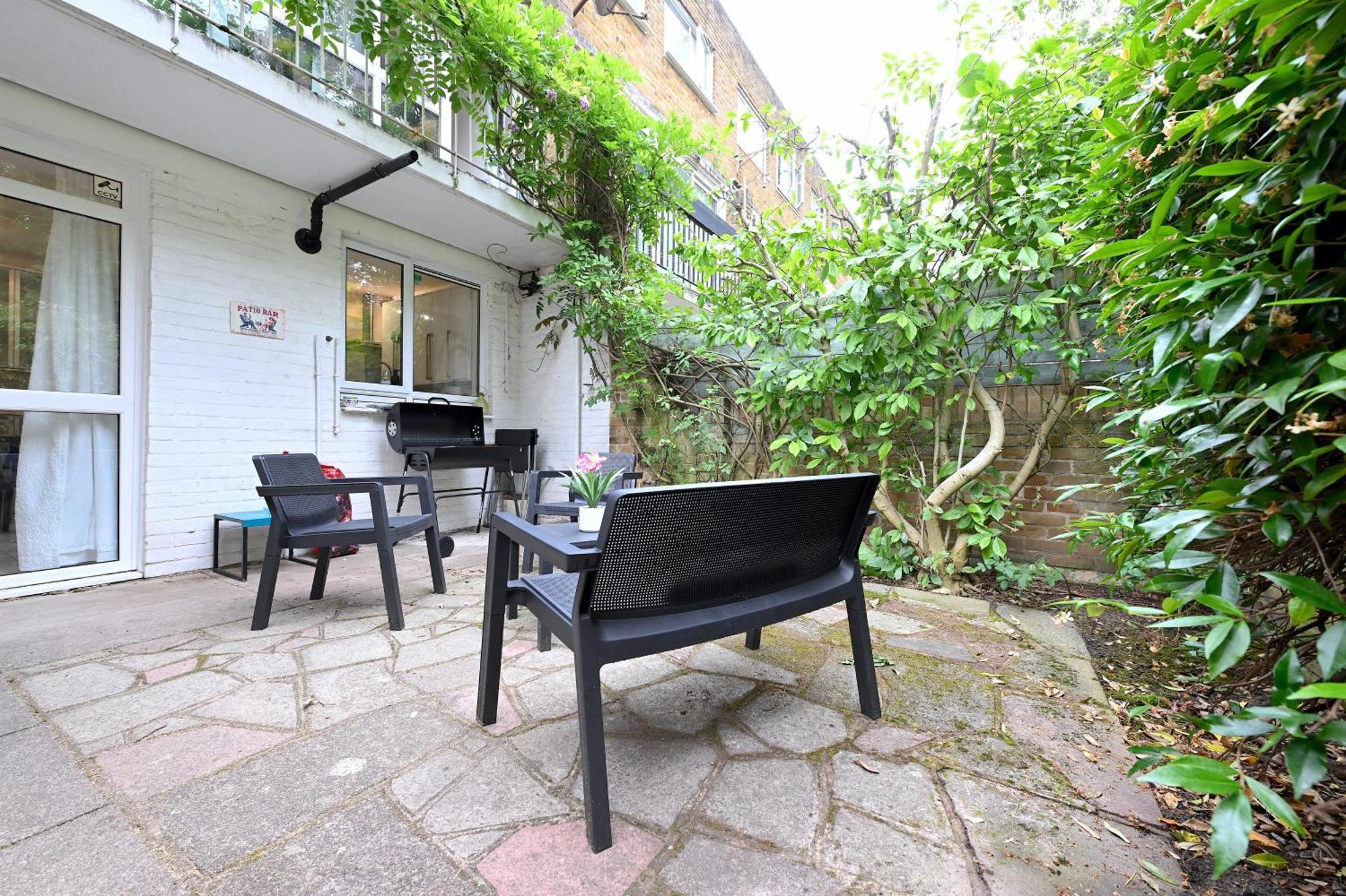 4 Bedroom Patio House Regent's Park - Parking Apartment