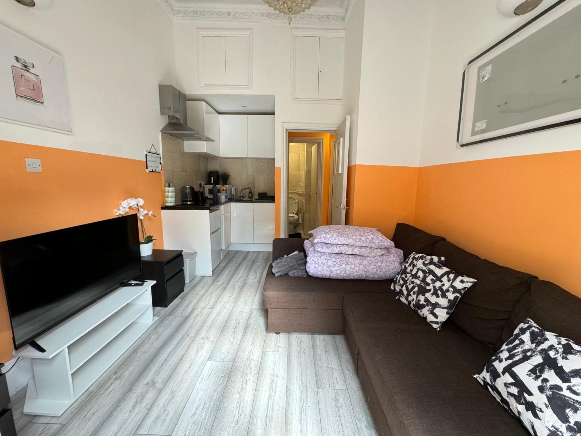 Central, Compact And Fashion Flat For 4 People With Breakfast In Kensington Zone 1