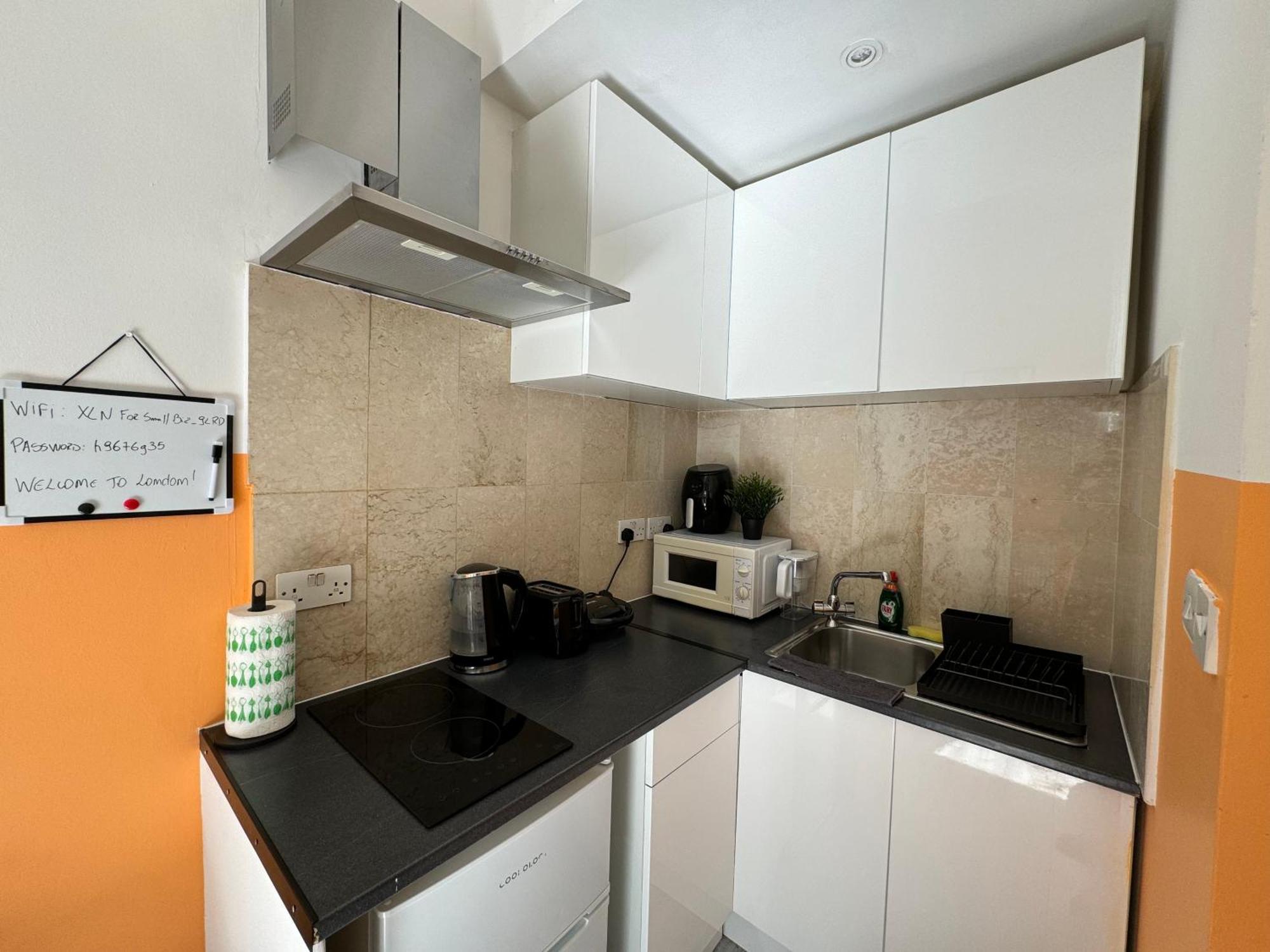 Central, Compact And Fashion Flat For 4 People With Breakfast In Kensington Zone 1