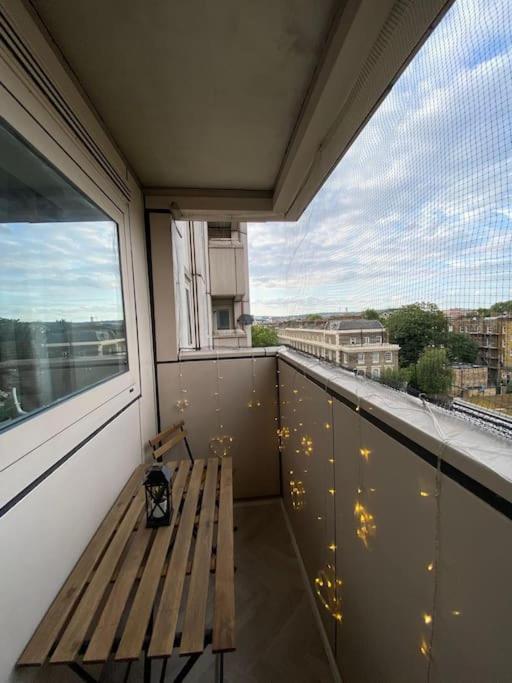 Comfy Entire Flat With View Balcony In Regents Park, Camden, Apartamento
