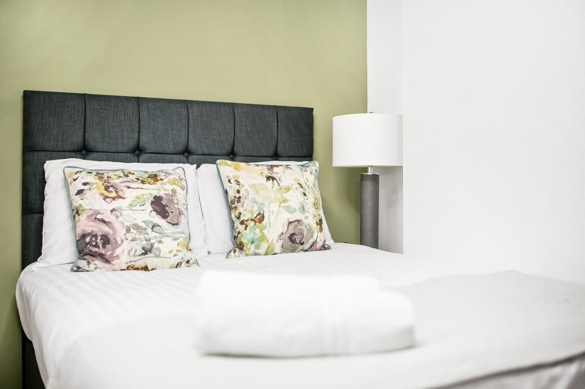 Hyde Park 2 Bedroom *