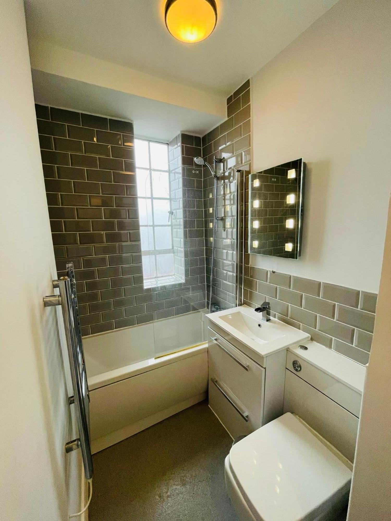 Modern Studio, Prime Location, Stunning View