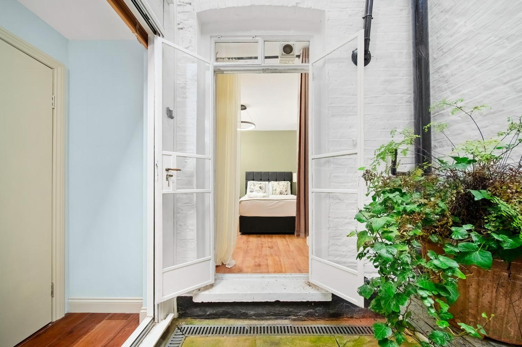 Hyde Park 2 Bedroom *