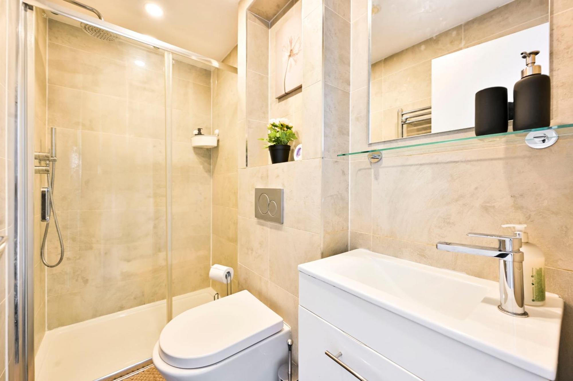 Bright & Comfy 1 Bed Near Catford Station * Londen