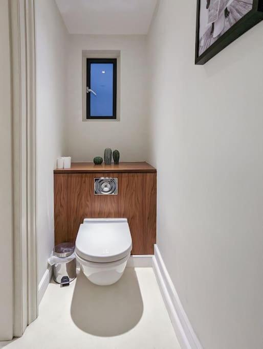 Extra Big 4-bed House In Liverpool Street! London