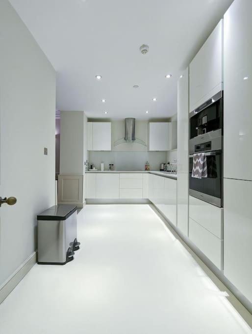 Extra Big 4-bed House In Liverpool Street! Holiday home London