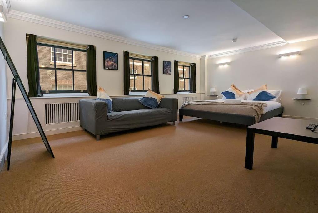 Extra Big 4-bed House In Liverpool Street! *