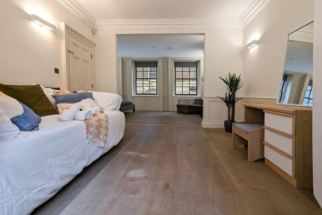 Extra Big 4-bed House In Liverpool Street! * London