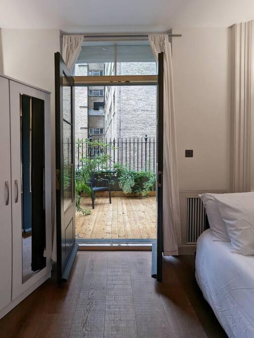 Extra Big 4-bed House In Liverpool Street! *