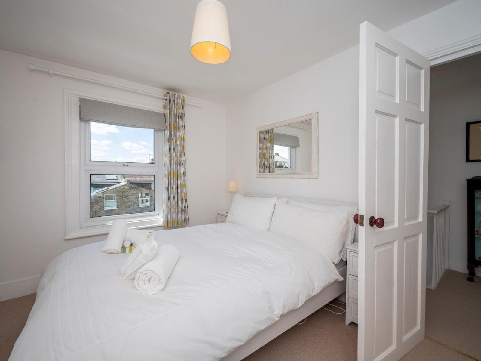 Pass The Keys Stylishly Designed Townhouse - Garden Oasis Hébergement de vacances *