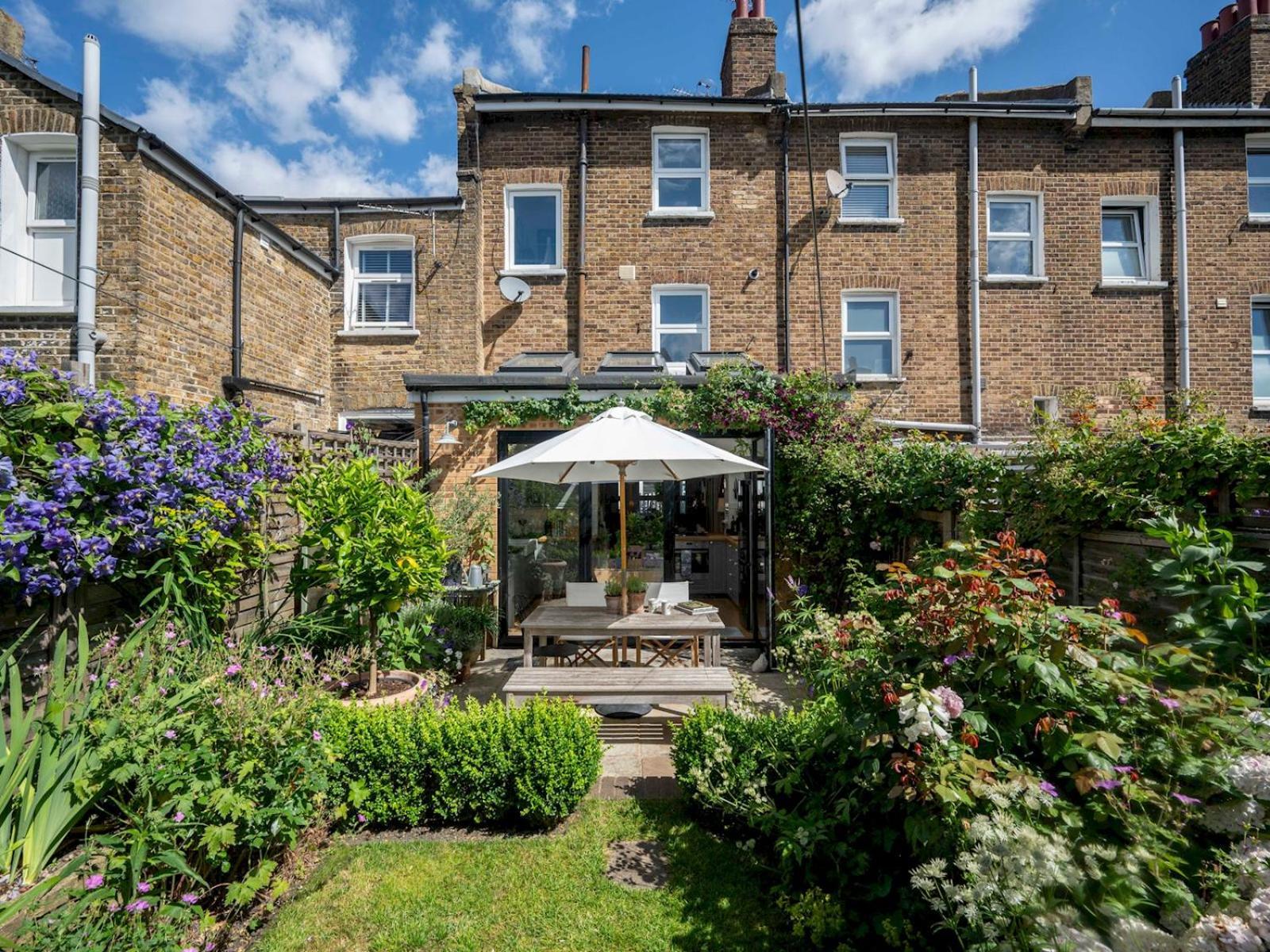 Pass The Keys Stylishly Designed Townhouse - Garden Oasis Hébergement de vacances