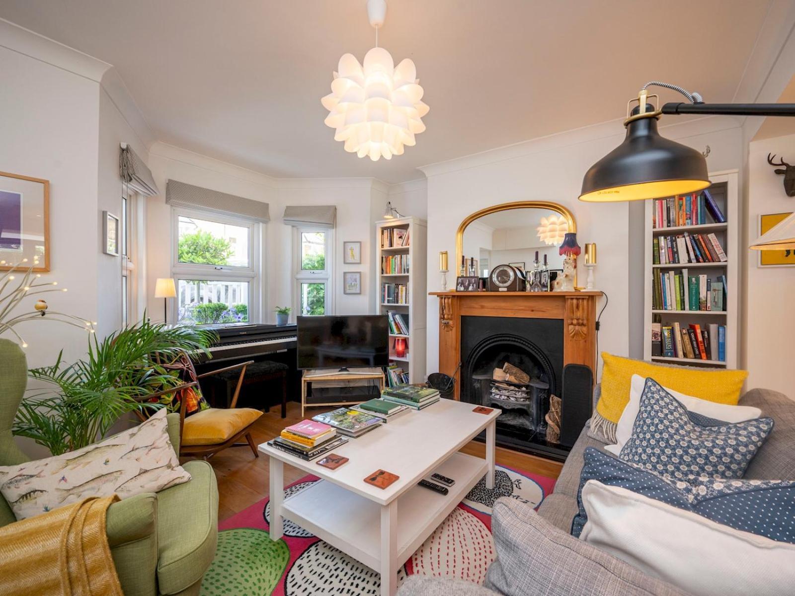 Pass The Keys Stylishly Designed Townhouse - Garden Oasis Hébergement de vacances *
