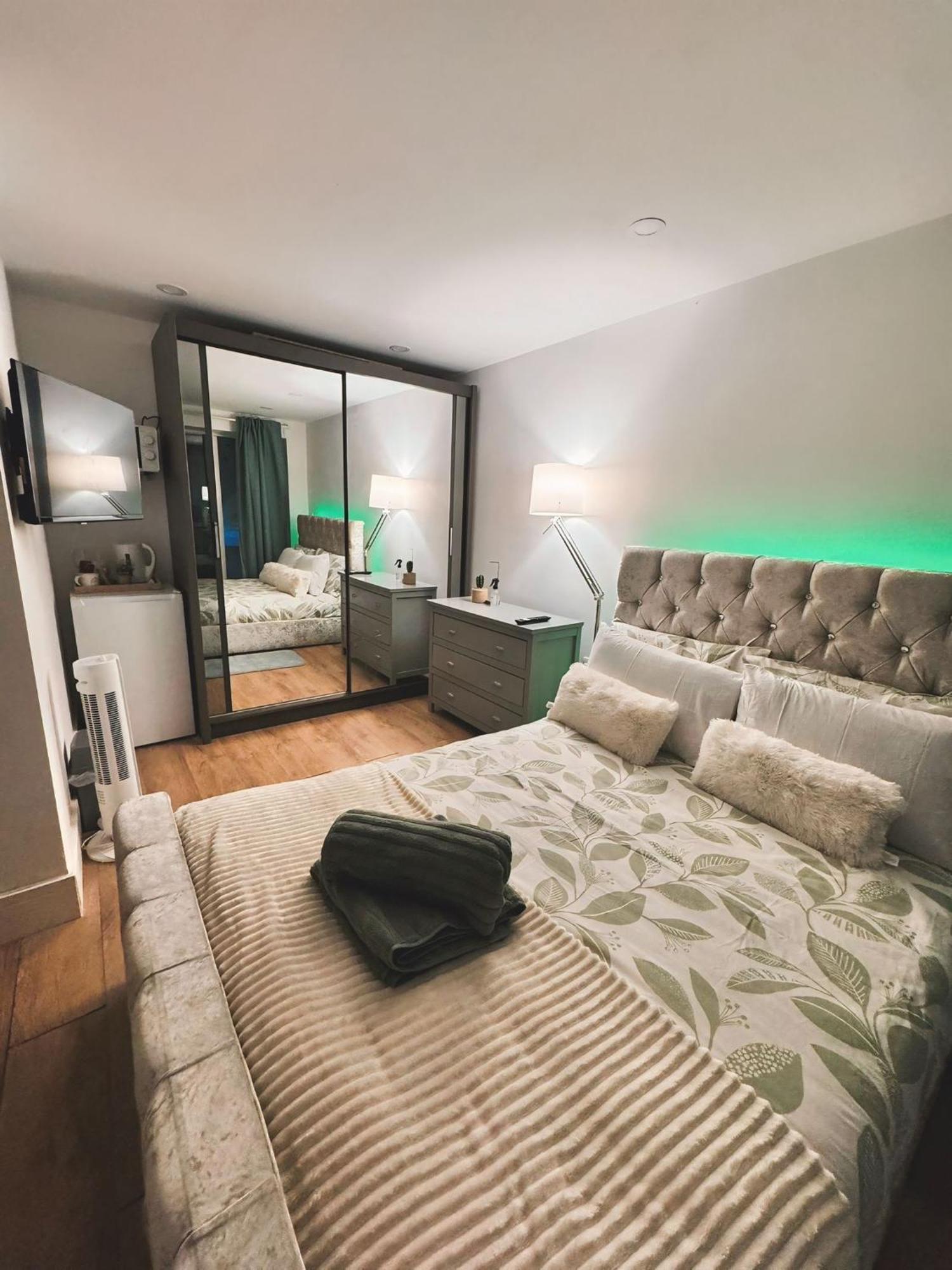 Gasthuis Tropical With Private Bathroom And Patio *