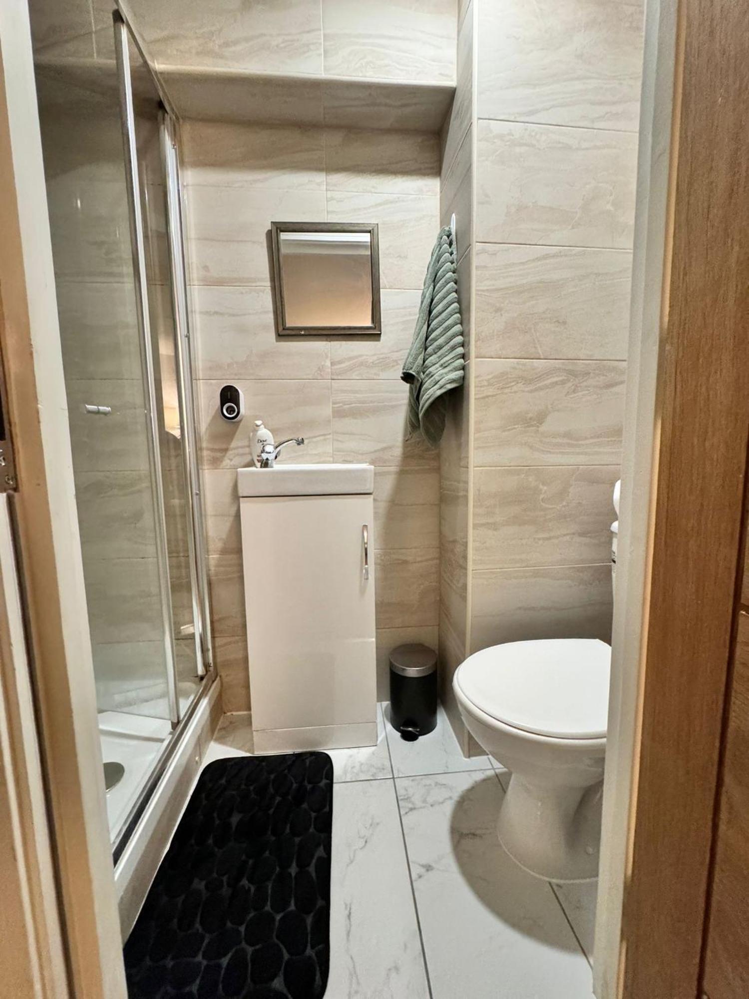 Tropical With Private Bathroom And Patio * Londres